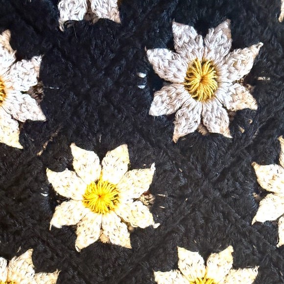 In april Paris 1986 (sold by Simons) daisies crochet vest NWT - Picture 5 of 9